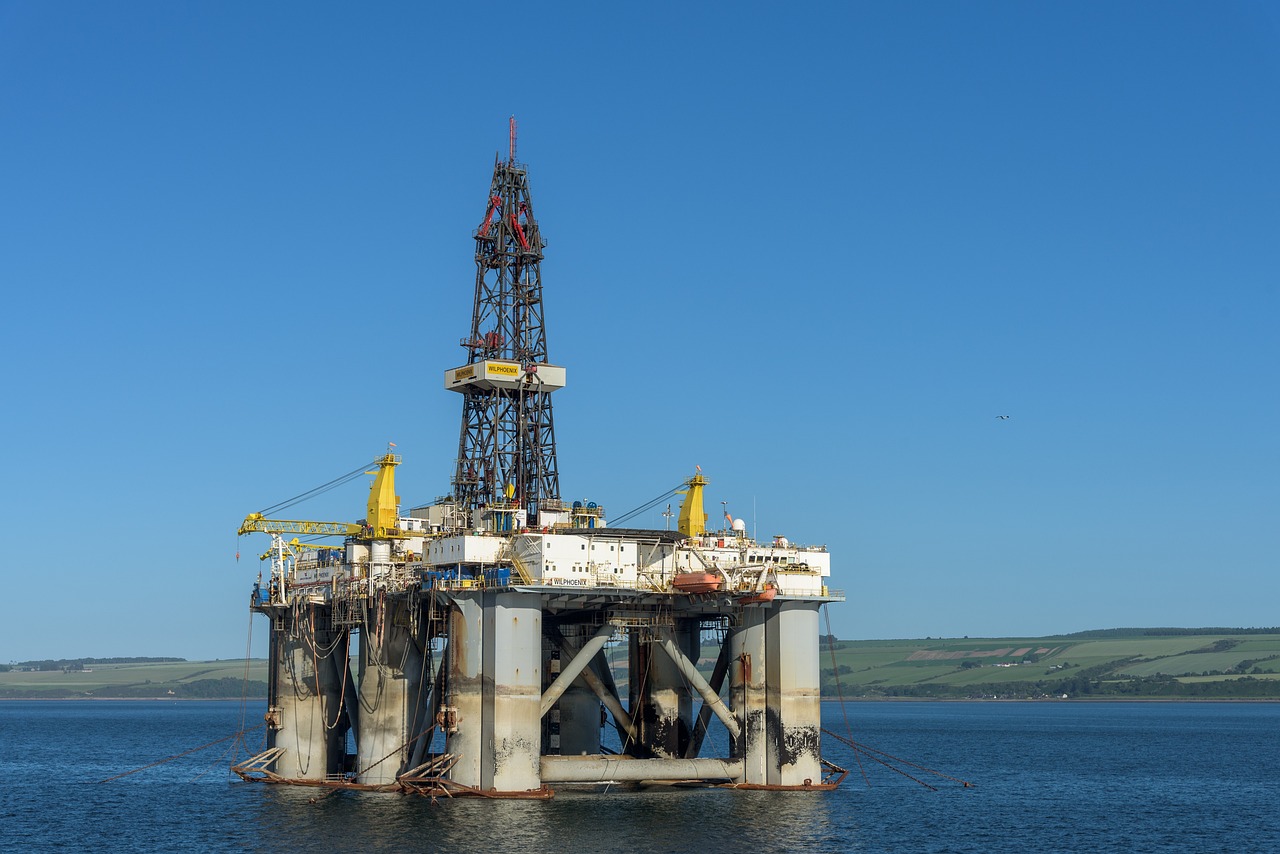oil-rig-scotland-cromarty-firth-3522594
